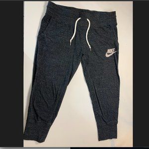 Nike - Cropped Sweats